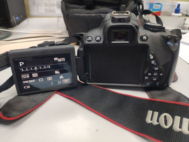 Объявление Canon eos 650d + canon ef-s 18-55mm f/3.5-5.6 is ii Б/У