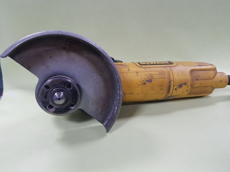 Дешиво Dewalt DWE4151 с ломбарда