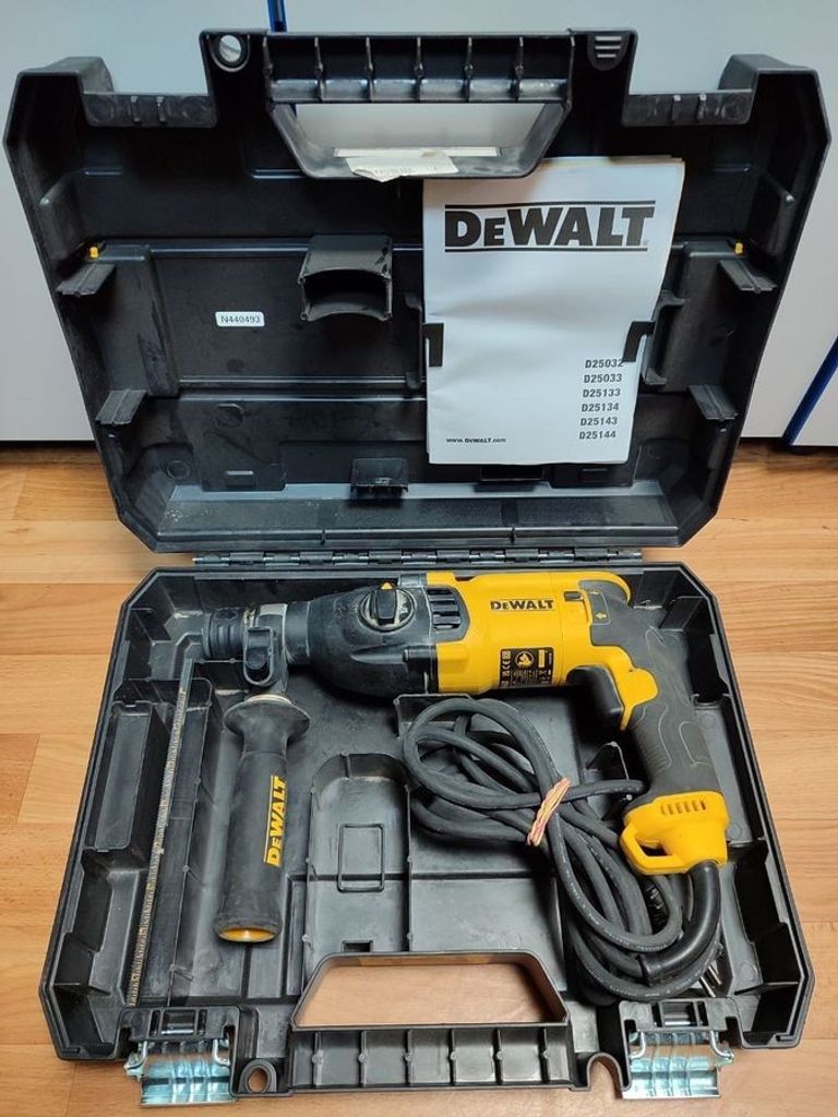 Купить Dewalt d25133qs Б/У