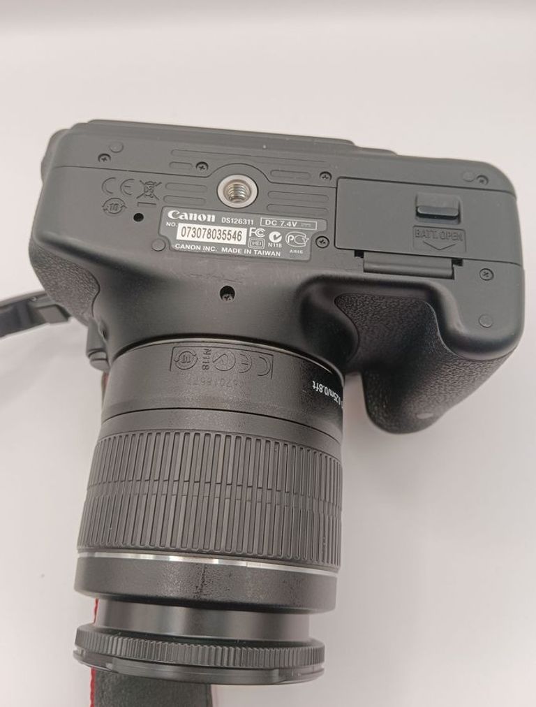 Дешиво Canon eos 600d + ef-s 18-55mm 1:3.5-5.6 is ii с ломбарда