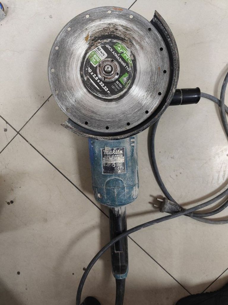 Дешево Makita GA9020 з ломбарду