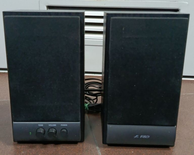 Купити F&d R-215 Black Б/У