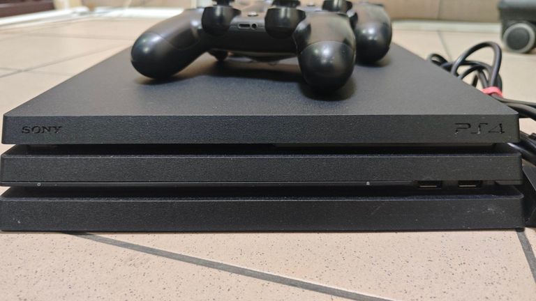 Оголошення Sony playstation 4 pro 1tb Б/У