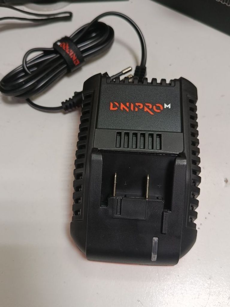 Оголошення Dnipro-M cd-201hbc compact 1акб 4ah зп Б/У