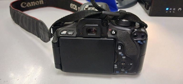 Дешиво Canon eos 600d + ef-s 18-55mm 3.5-5.6 iii с ломбарда