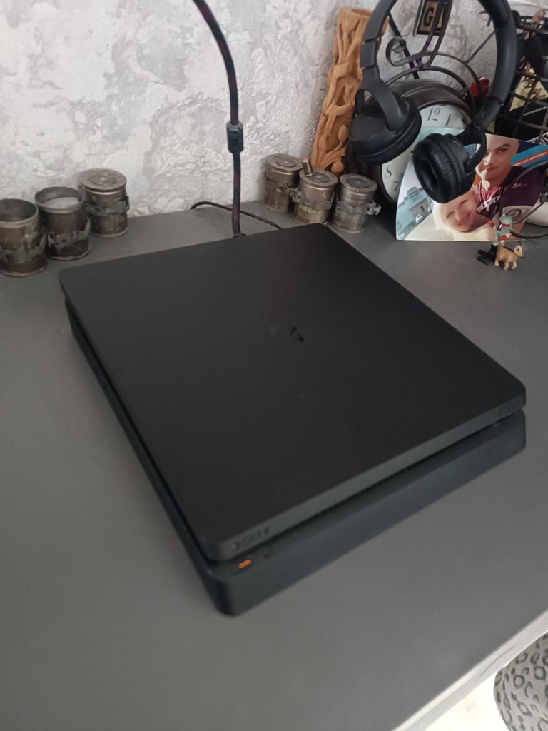 Дешево Sony PlayStation 4 Slim (PS4 Slim) 500GB з ломбарду