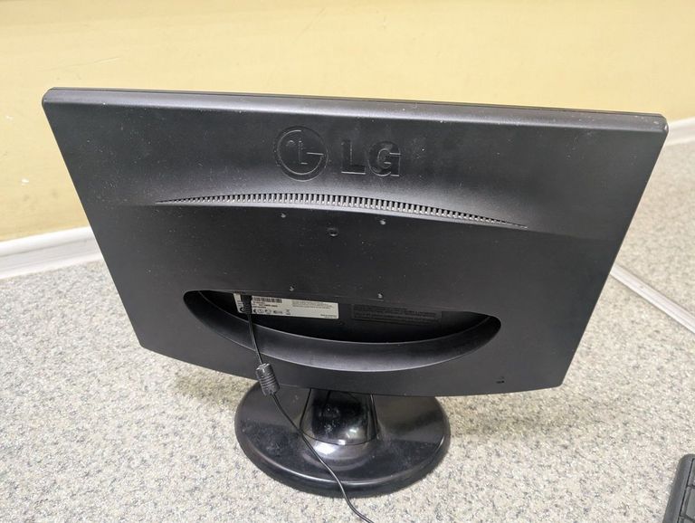 Оголошення Lg w1943ss Б/У