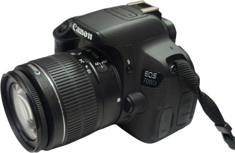 Купити Canon eos 700d + ef-s 18-55mm 1:3.5-5.6 is stm Б/У