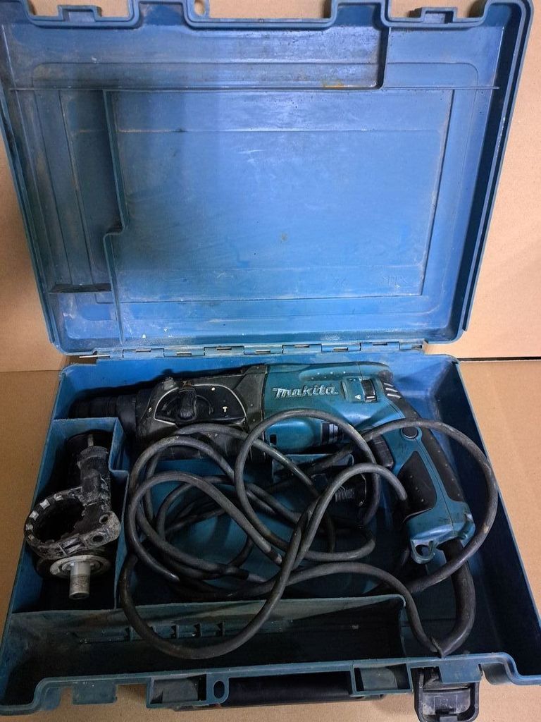 Дешево Makita HR2470 з ломбарду