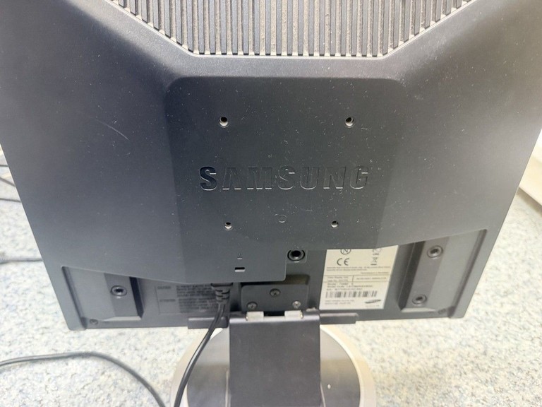 Дешево Samsung 730bf з ломбарду