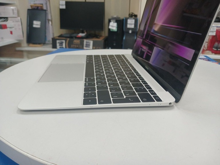 Дешево Apple macbook a1534 12" core m3 1,2ghz/ram 8gb/ssd 256gb/intel hd graphics 615 з ломбарду