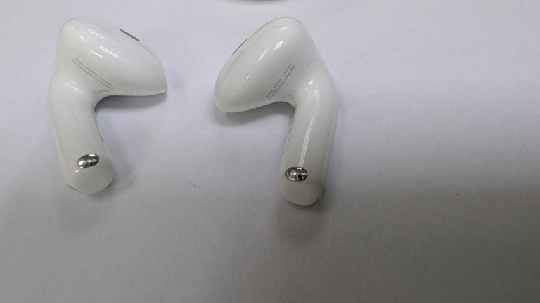 Дешево Apple airpods 4 with active noise cancellation з ломбарду
