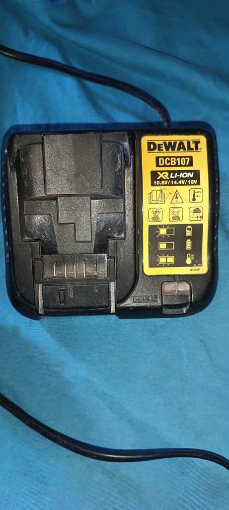 Оголошення DeWalt DCB 107 Б/У