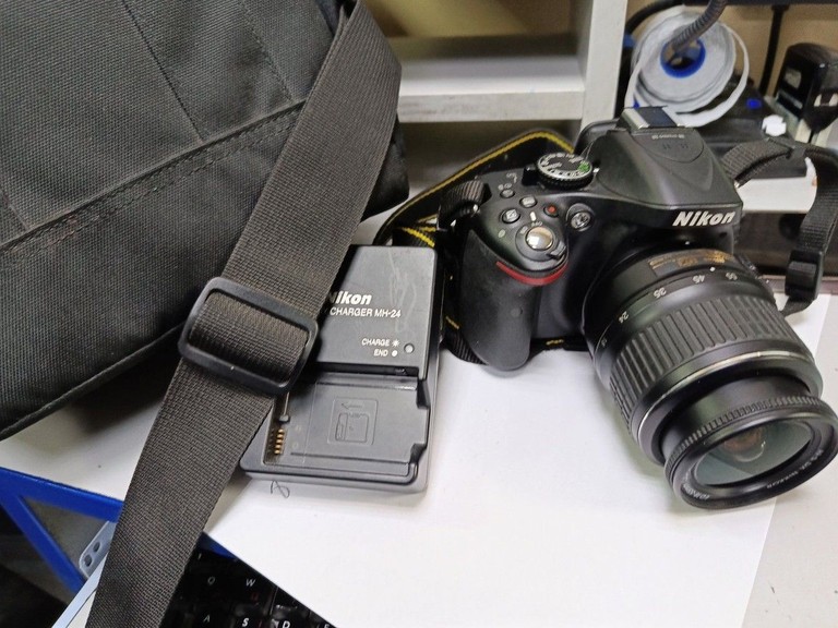 Дешево Nikon d5200 + af-s nikkor 18-55mm 1:3.5-5.6g vr з ломбарду