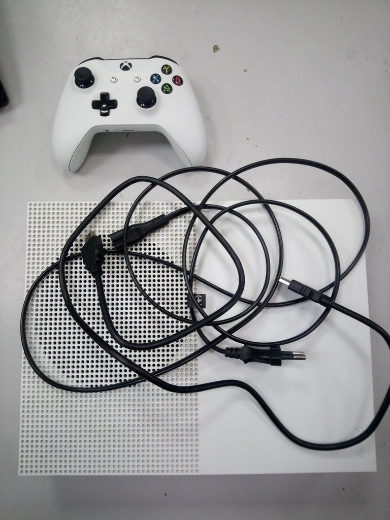 Купить Microsoft Xbox One S 500GB Б/У