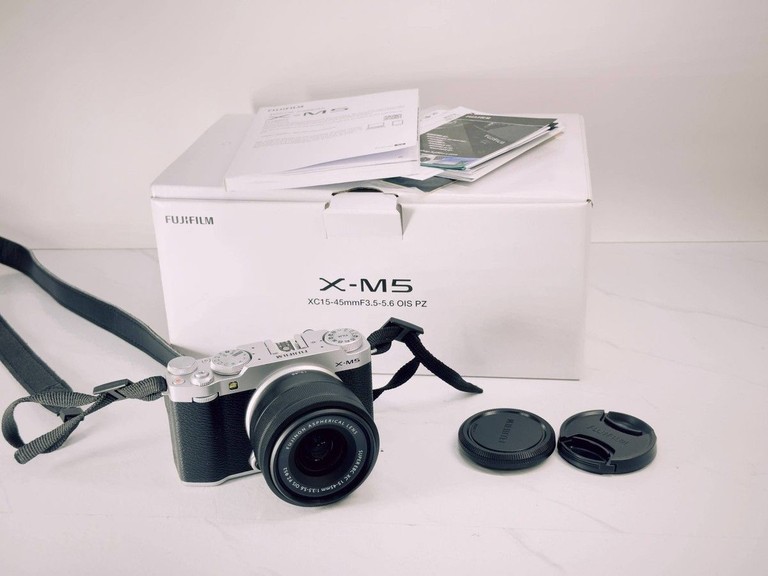 Купити Fujifilm X-M5 kit XC 15-45mm f/3,5-5,6 OIS PZ Silver Б/У