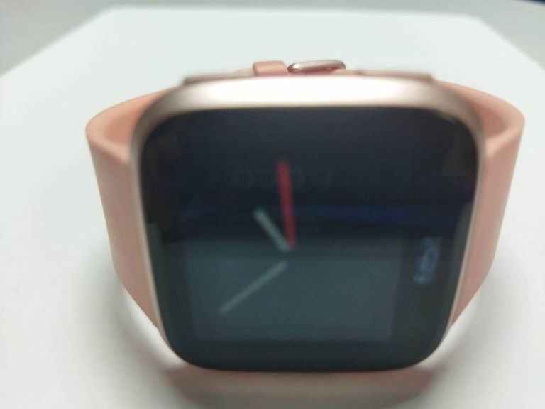 Fitbit versa red