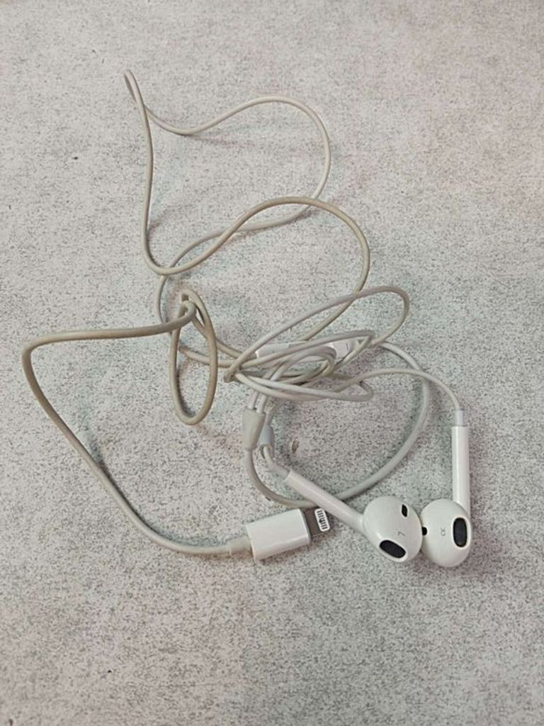 Купити Apple earpods lightning Б/У