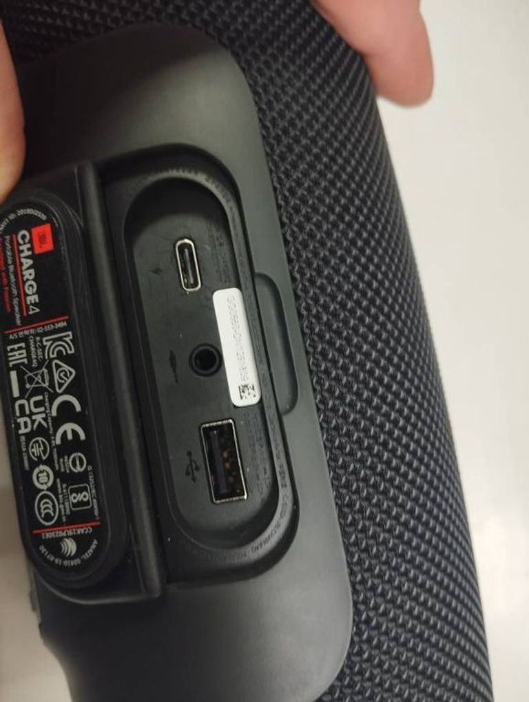 Купити Jbl charge 4 Б/У