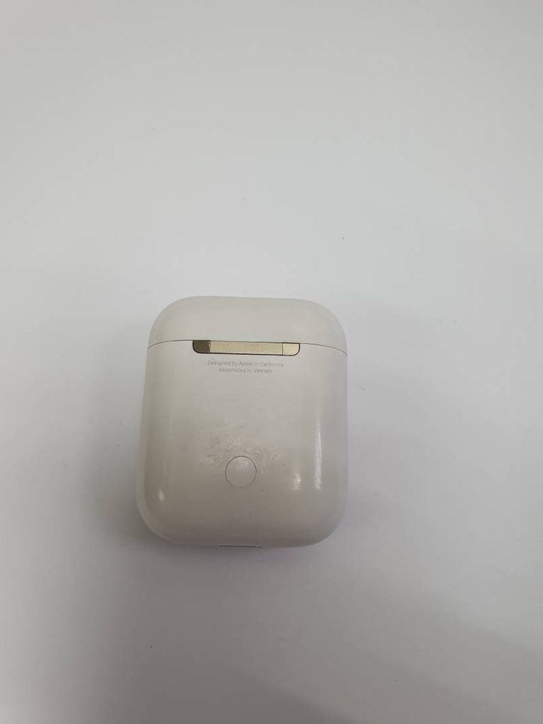 Apple airpods 2nd generation with charging case