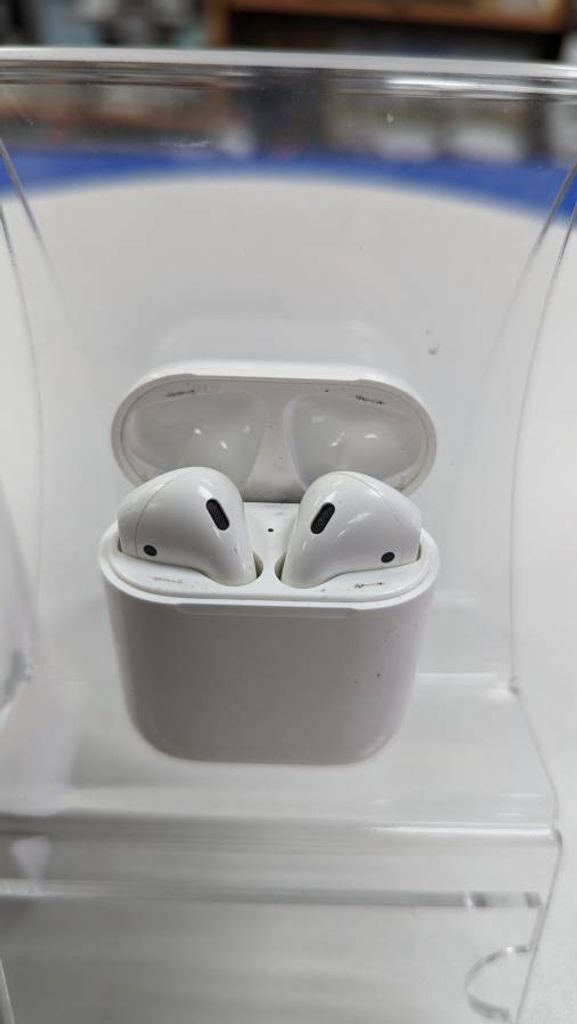 Apple airpods 2nd generation with charging case