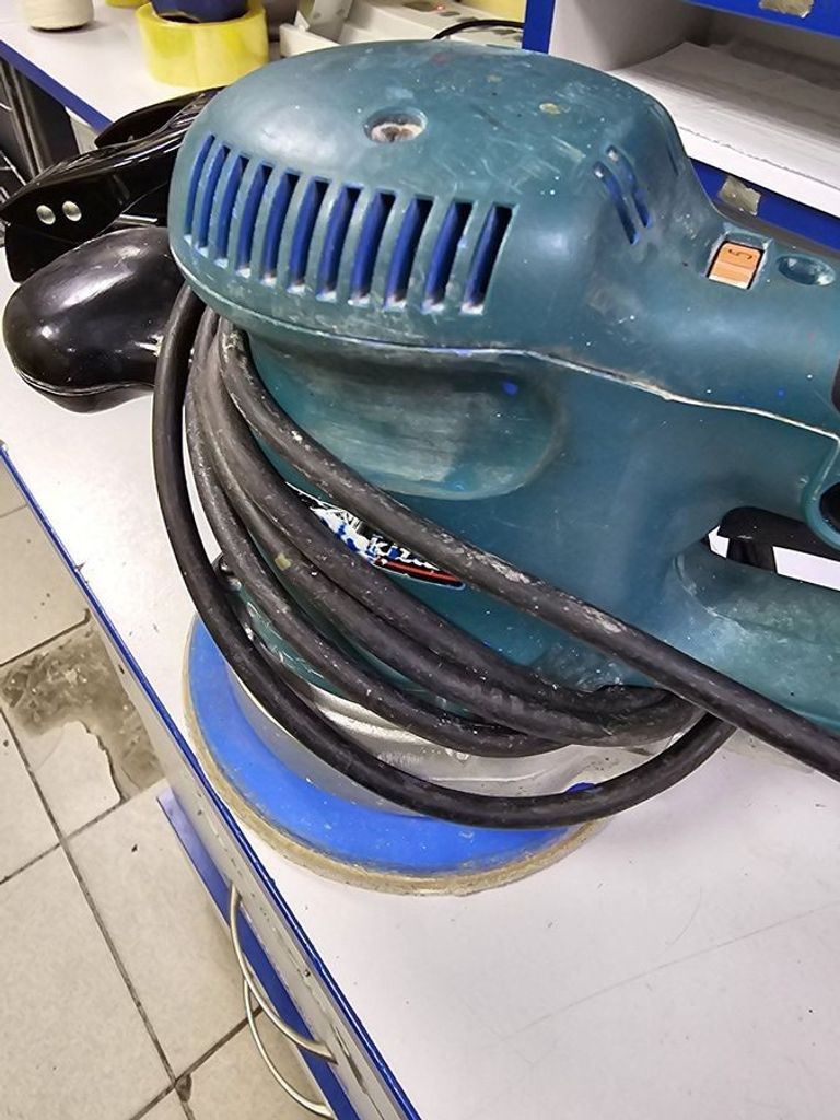 Makita BO6030