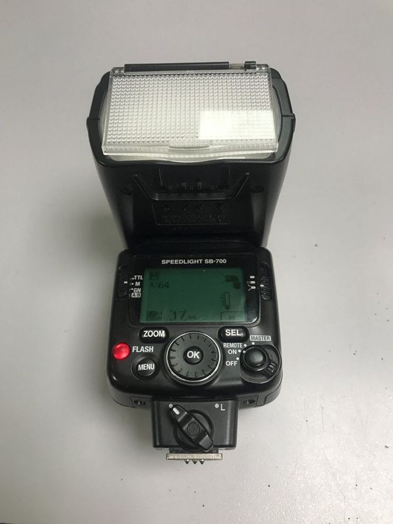 Дешево Nikon Speedlight SB-700 з ломбарду