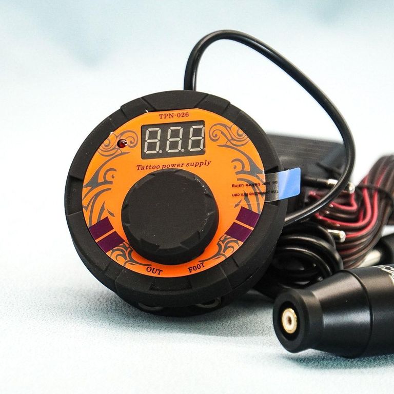 Дешево Машинка для татуажу: повний комплект з усіма необхідними аксесуарами. Новий. з ломбарду