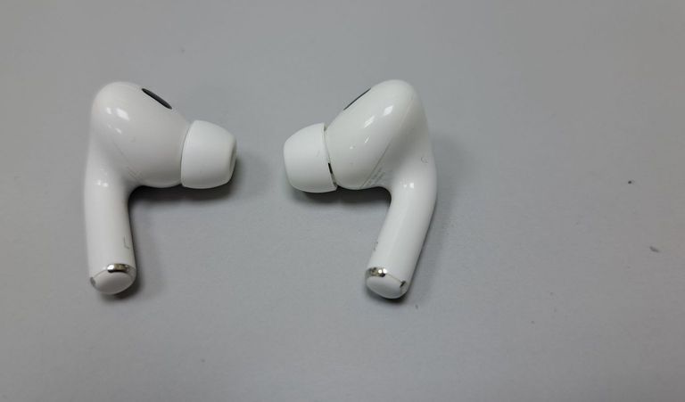 Дешево Apple airpods pro 2nd generation with magsafe charging case usb-c з ломбарду