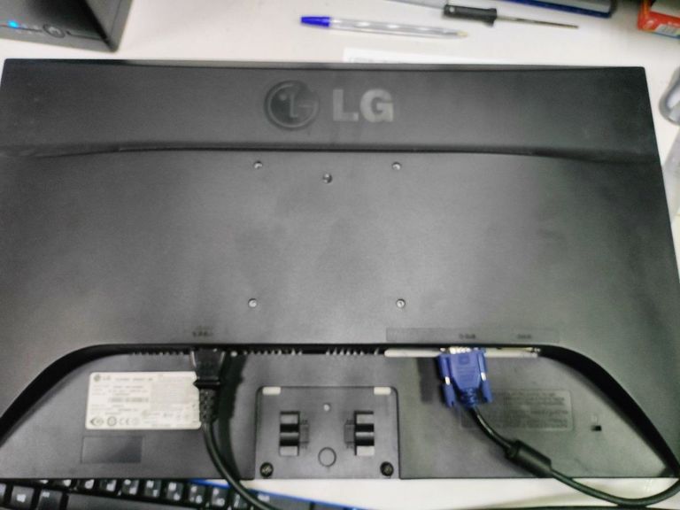 Дешиво Lg ips235t-bn с ломбарда