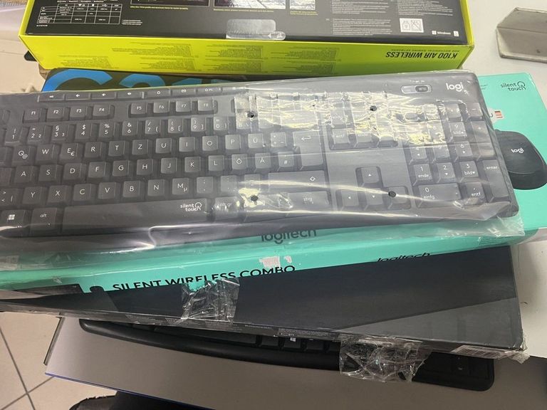 Купить Logitech mk295 silent wireless combo Б/У