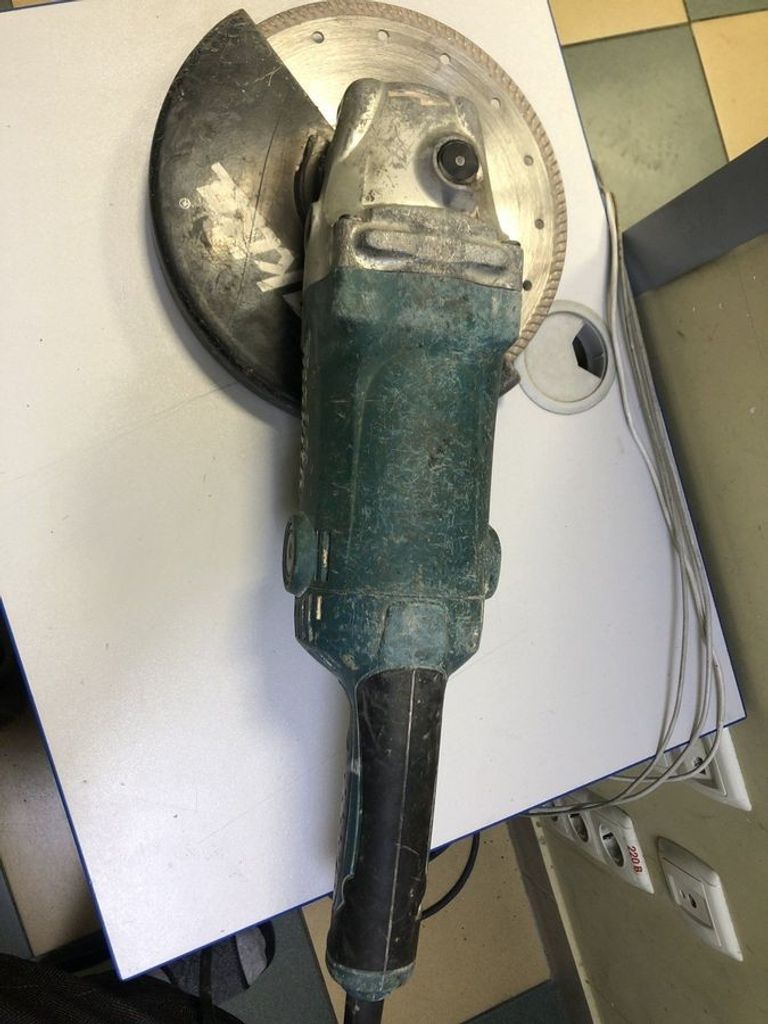 Дешево Makita GA9050 з ломбарду