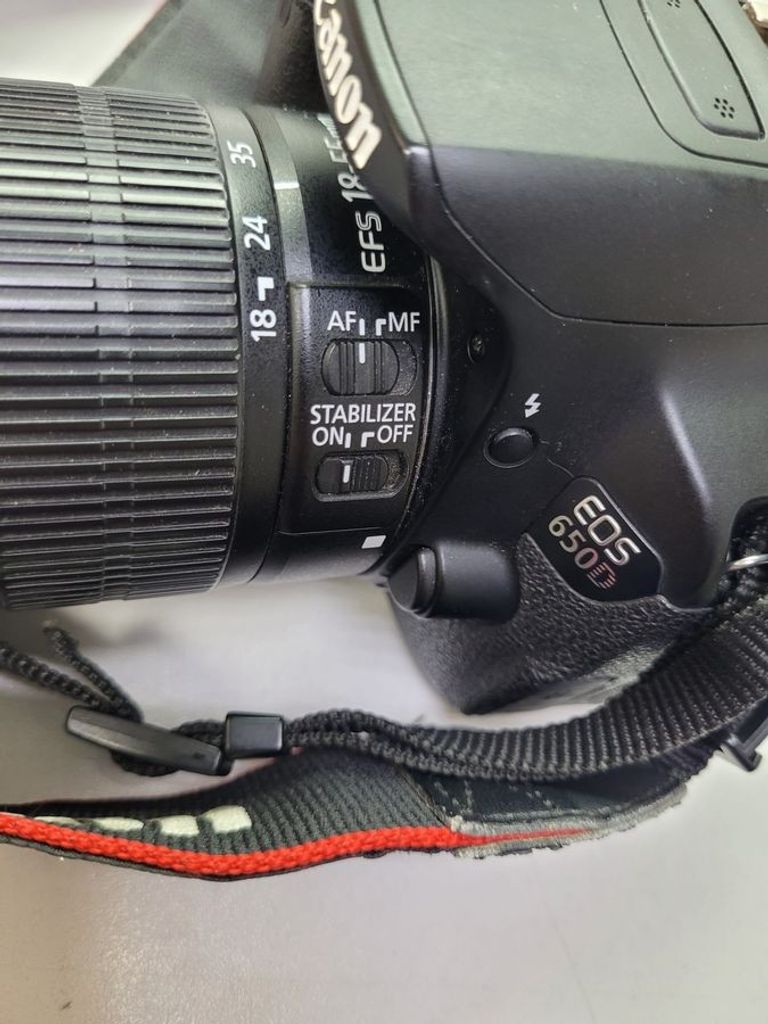 Дешево Canon eos 650d + canon ef-s 18-55mm 1:3.5-5.6 is ii з ломбарду