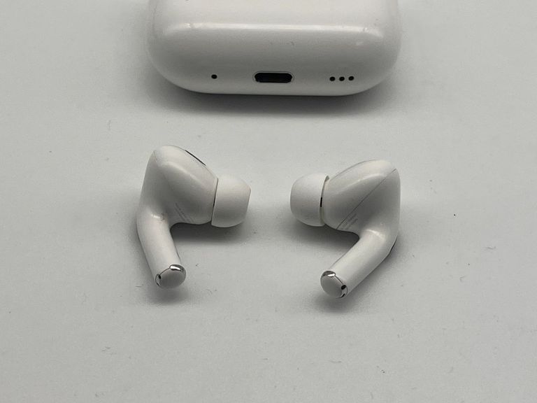 Дешево Apple airpods pro 2nd generation with magsafe charging case usb-c з ломбарду