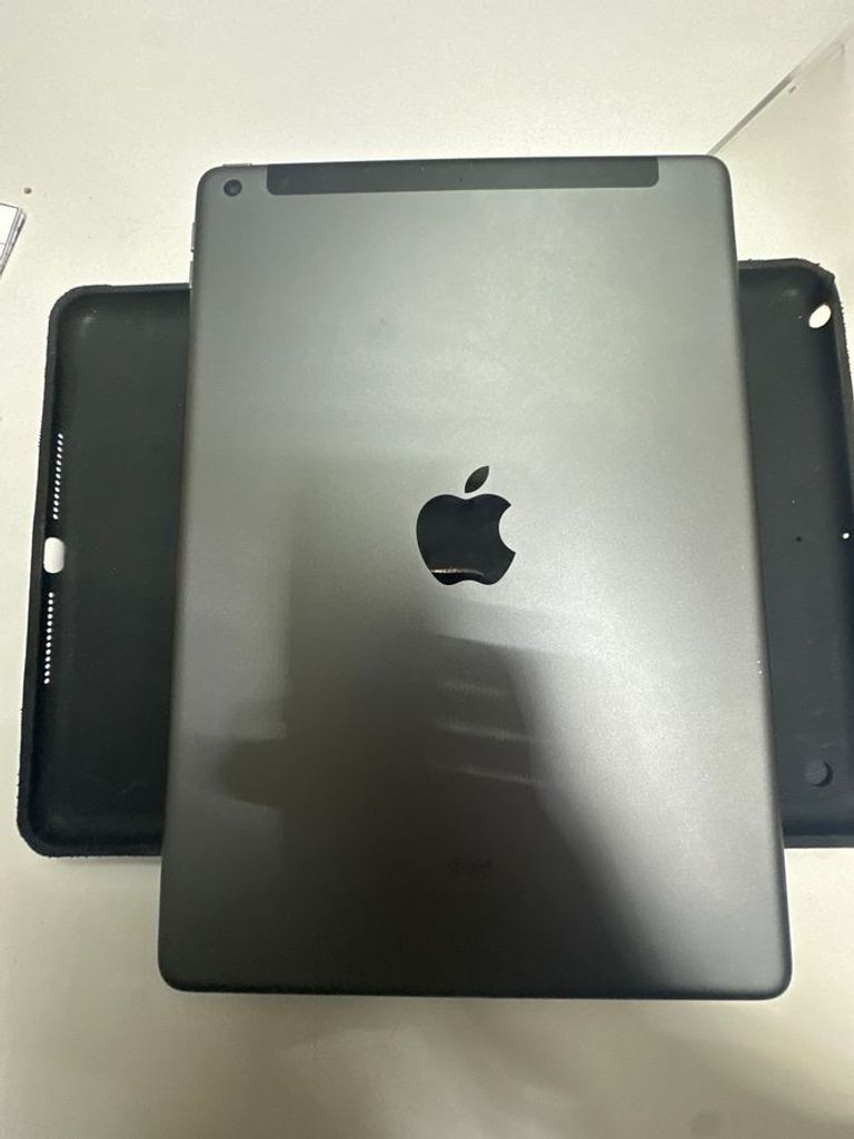 Дешево Apple ipad 8 wifi 128gb 4g з ломбарду