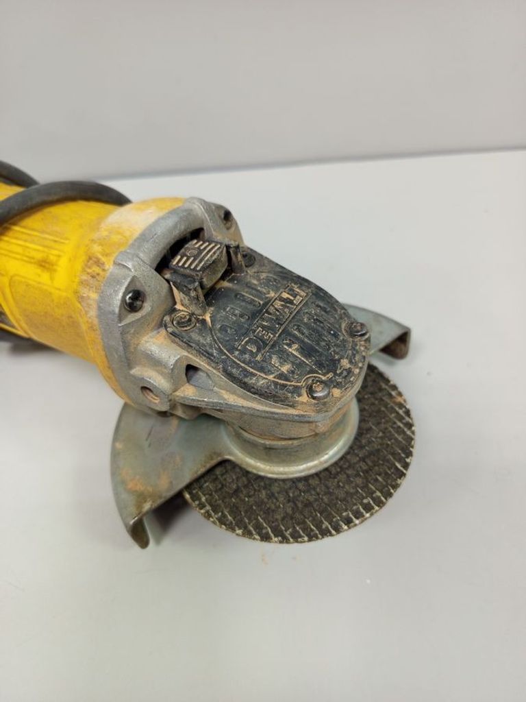 Оголошення Dewalt dwe4157-qs Б/У