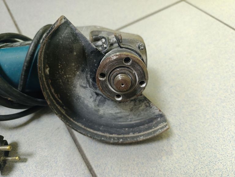 Дешево Makita 9558HN з ломбарду