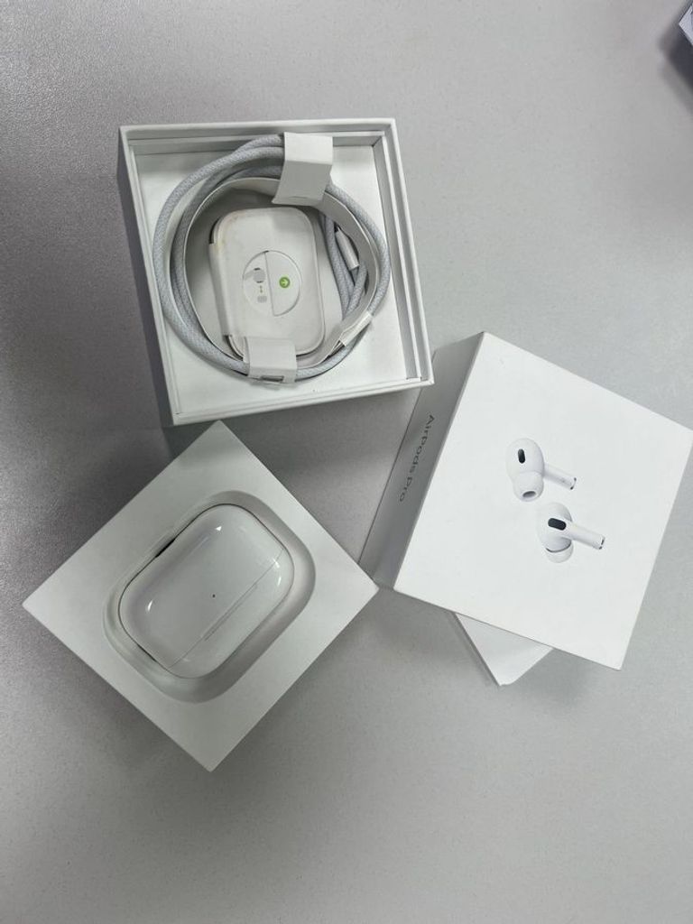 Дешиво Apple airpods pro 2nd generation with magsafe charging case usb-c с ломбарда
