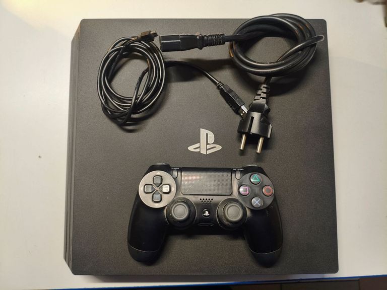 Купити Sony playstation 4 pro 1tb Б/У
