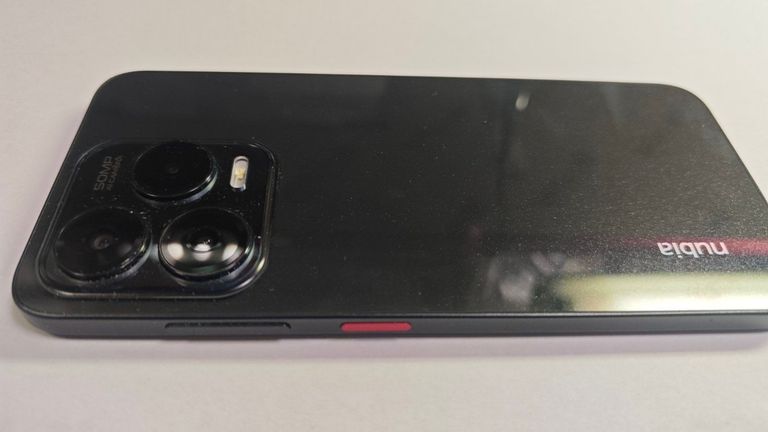 Zte Nubia V70 Design 8/256GB Gray Код:01-200902327. Зображення 6