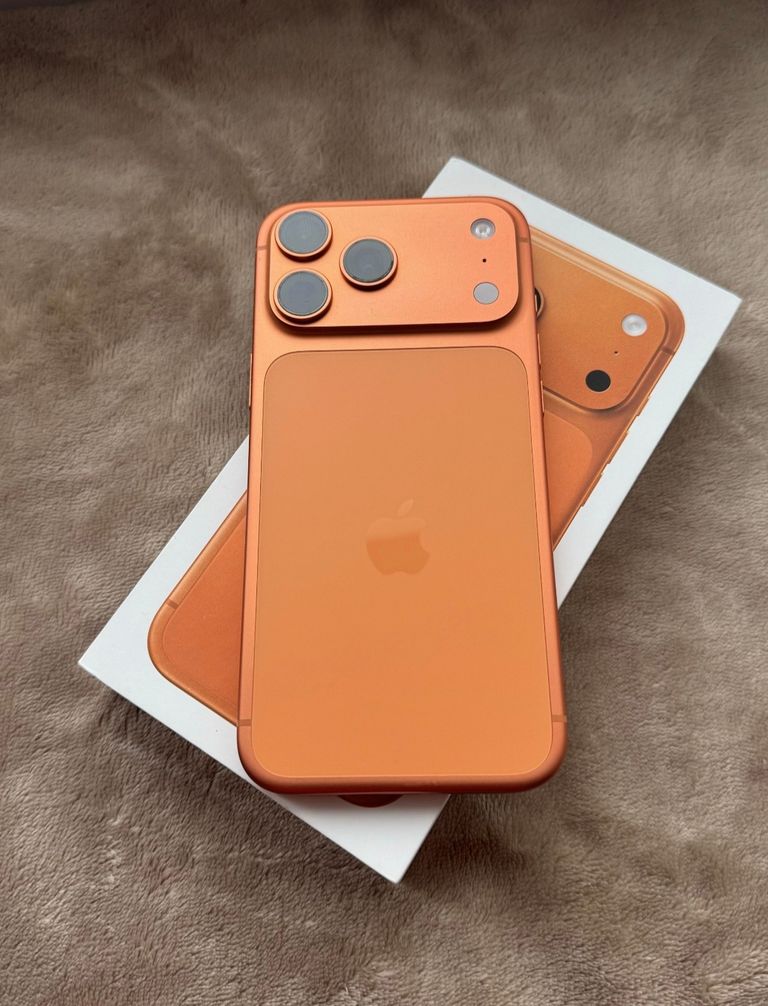 Купити Apple iPhone 17 Pro Max 256GB Cosmic Orange (MFYN4) Б/У