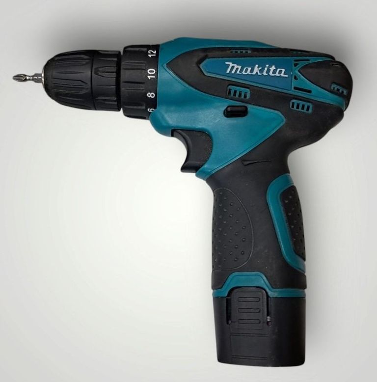 Купить Makita df 330 dwe 2акб+зп - копія Б/У