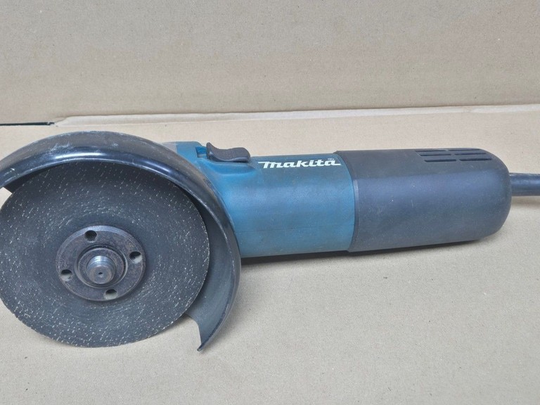 Купити Makita 9558NB Б/У