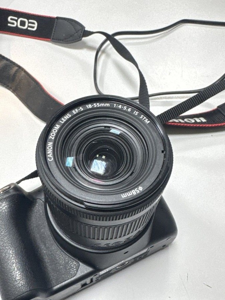 Дешево Canon EOS 250D kit (18-55mm) EF-S IS STM Silver (3461C003) з ломбарду