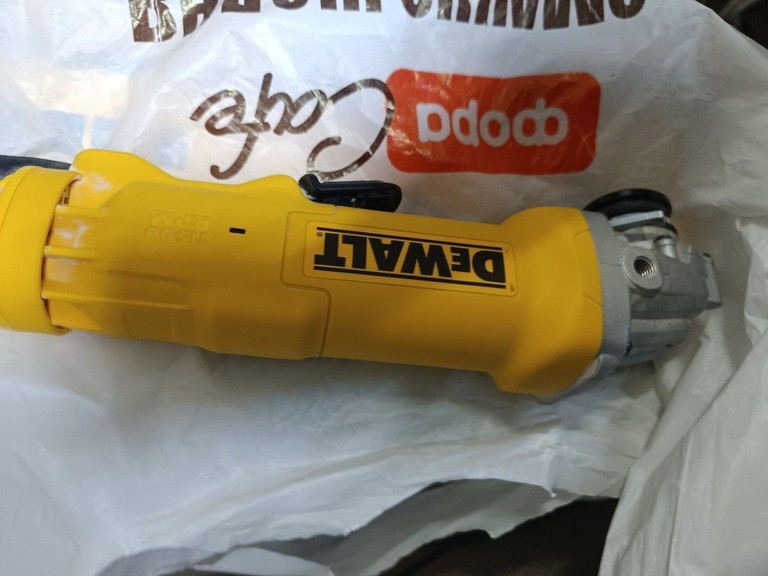 Оголошення Dewalt DWE4233 Б/У