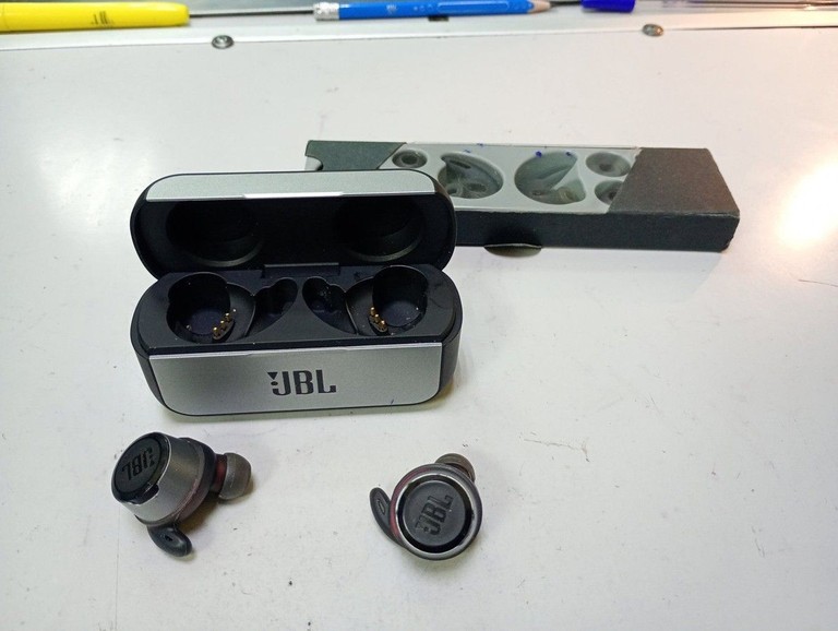 Купити Jbl reflect flow Б/У