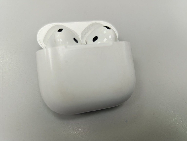 Дешево Apple airpods 4 with active noise cancellation з ломбарду