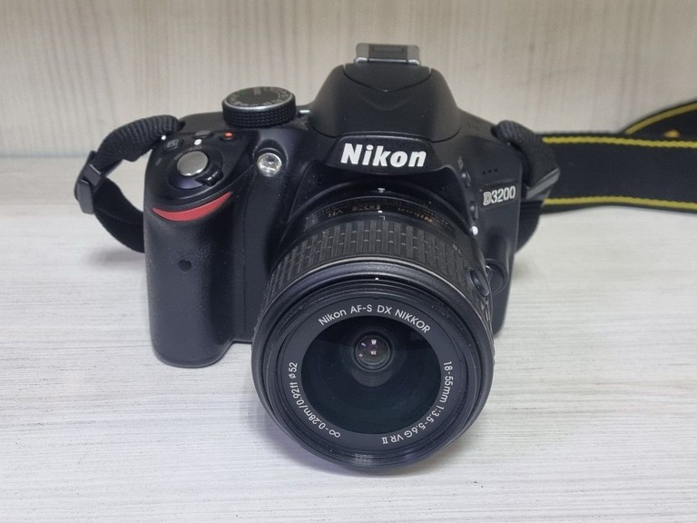 Дешево Nikon d3200 + nikon nikkor af-s 18-55mm 1:3.5-5.6g vr dx з ломбарду