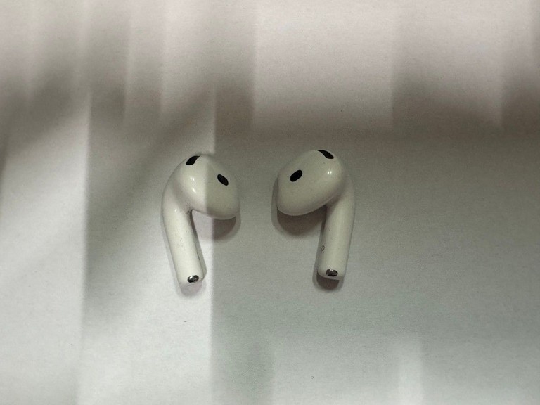 Оголошення Apple airpods 4 with active noise cancellation Б/У