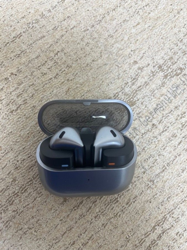 Дешиво Samsung galaxy buds3 с ломбарда